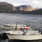 Bremanger Fjord Отель *